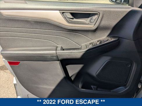 Used 2022 Ford Escape SE FWD image 10