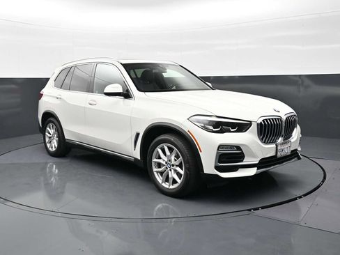 Used 2019 BMW X5 xDrive40i w/ Convenience Package AWD/4WD image 3