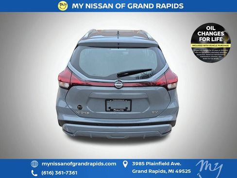 Used 2024 Nissan Kicks SV image 7