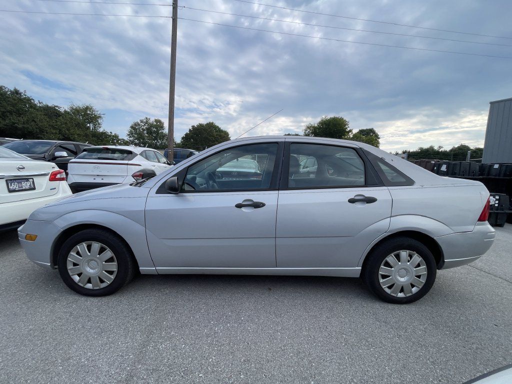 Used 2007 Ford Focus ZX4 Sedan FWD image 3
