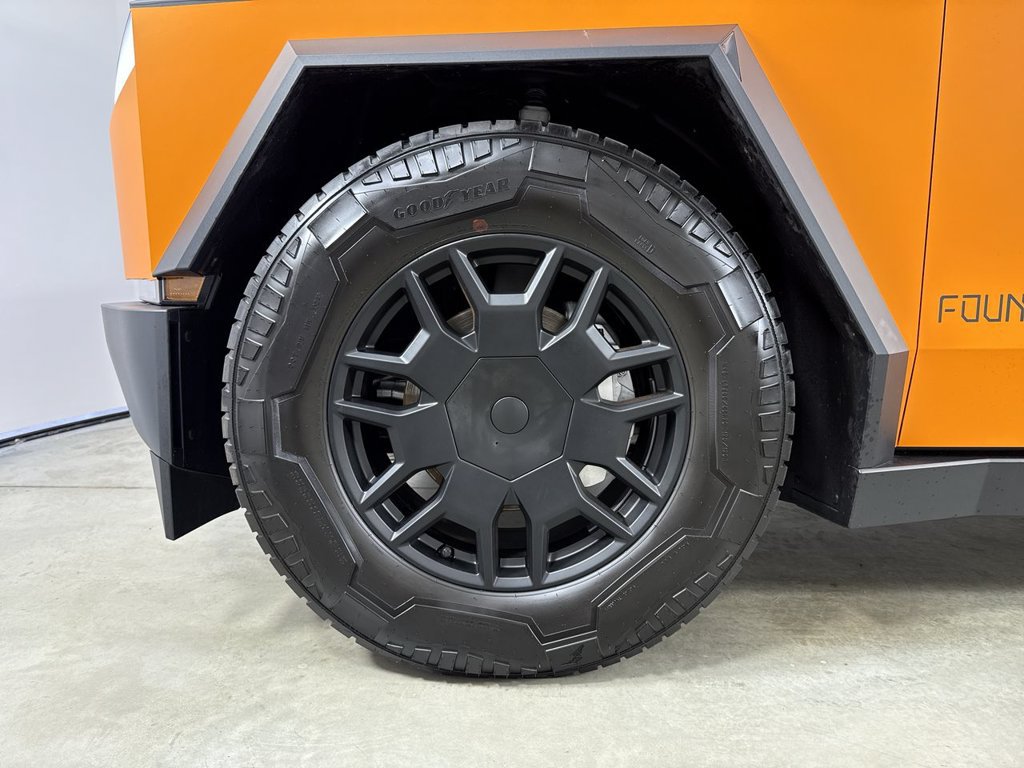 Used 2024 Tesla Cybertruck AWD Crew Cab image 13