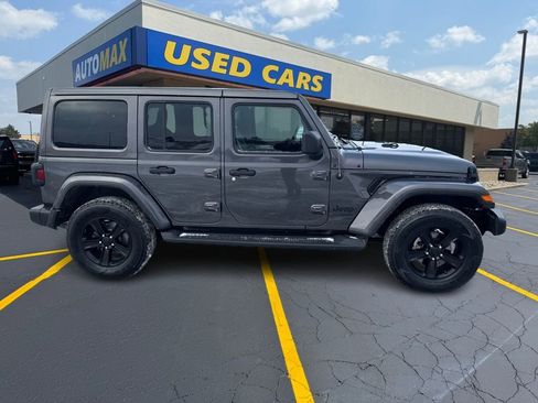 Used 2021 Jeep Wrangler Unlimited Sahara image 2