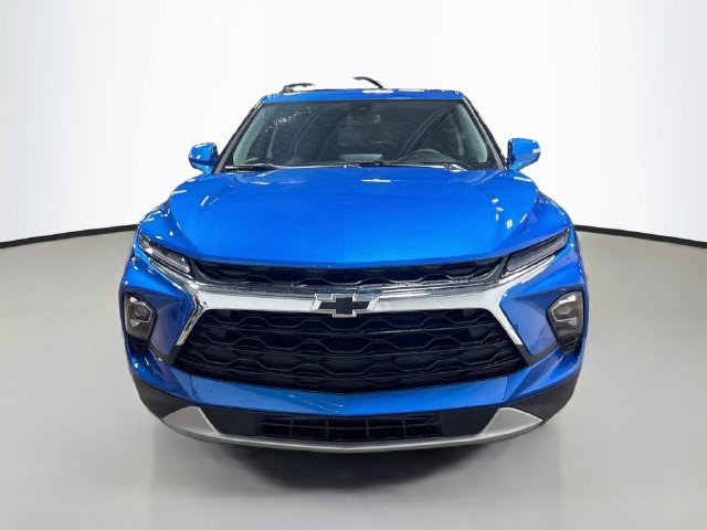 New 2026 Chevrolet Blazer LT w/ LPO, Black Grille Bar Package FWD image 3