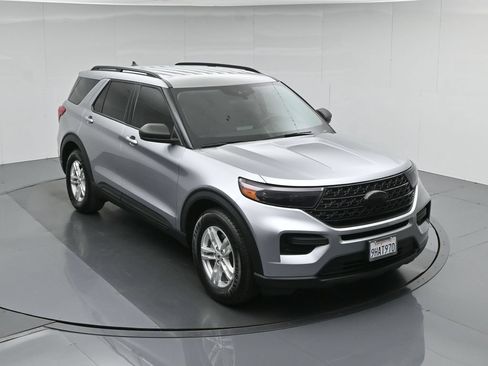 Certified 2023 Ford Explorer XLT RWD image 42