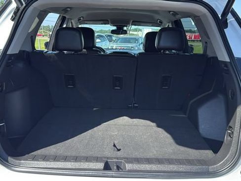 Used 2023 GMC Terrain SLT AWD/4WD image 11