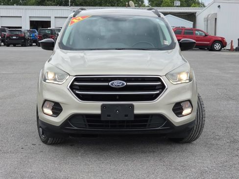 Used 2017 Ford Escape SE w/ Equipment Group 201A FWD image 2