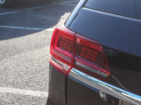 Used 2018 Volkswagen Atlas SEL Premium image 8