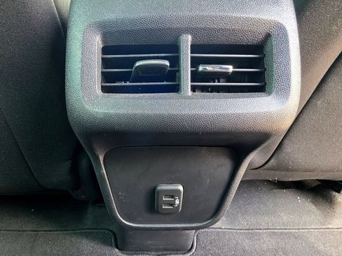 Used 2023 Chevrolet Equinox LS FWD image 39