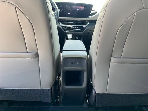 Used 2025 Buick Envista Avenir FWD image 29