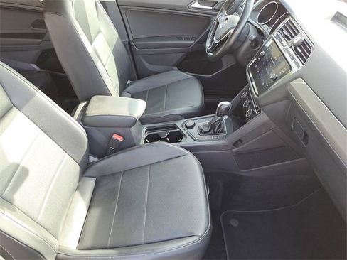 Used 2019 Volkswagen Tiguan SE image 24