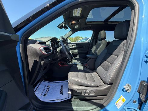 Used 2023 Chevrolet TrailBlazer RS w/ Sun and Liftgate Package AWD/4WD image 2