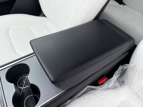 Used 2023 Tesla Model Y Long Range image 28