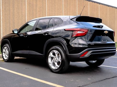 Used 2026 Chevrolet Trax LS w/ LS Convenience Package FWD image 7