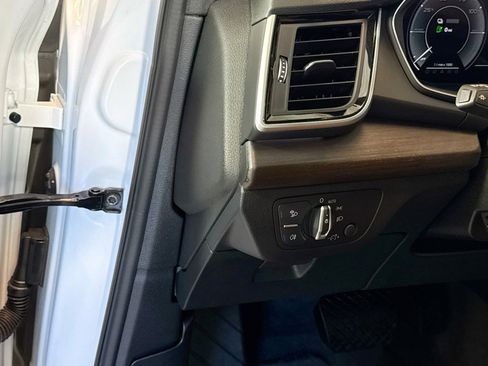 Used 2025 Audi Q5 e Premium Plus image 10