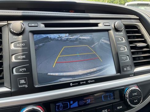 Used 2017 Toyota Highlander Limited AWD/4WD image 17