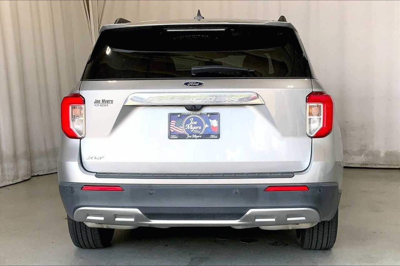 Used 2024 Ford Explorer XLT w/ Equipment Group 202A RWD image 4