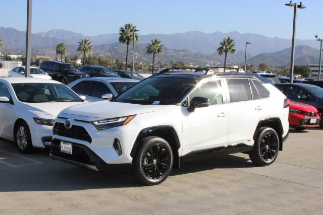 Used 2024 Toyota RAV4 XSE w/ Advanced Technology Package AWD/4WD image 3