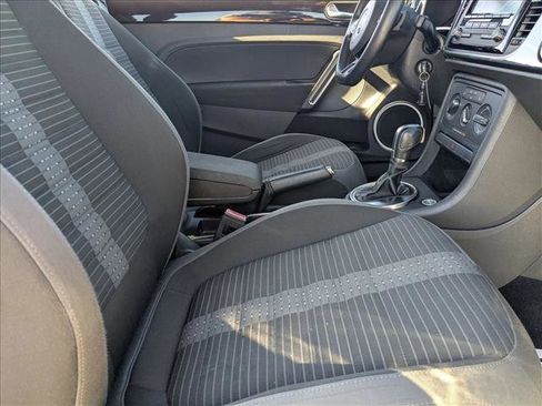 Used 2014 Volkswagen Beetle R-Line image 18