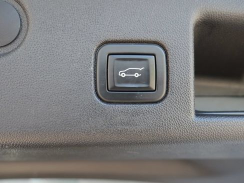 Used 2020 Chevrolet Equinox LT w/ Driver Convenience Package FWD image 8