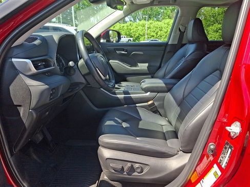Used 2023 Toyota Highlander XLE FWD image 15