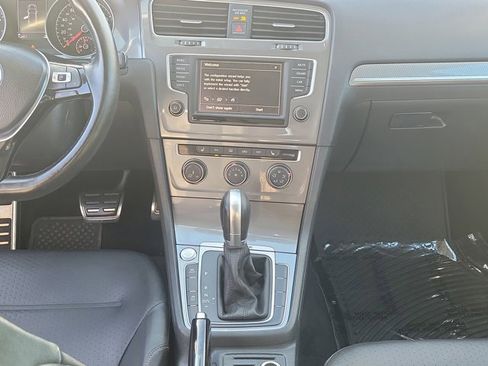 Used 2017 Volkswagen Golf Alltrack SE image 18