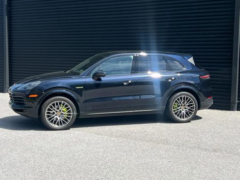 Certified 2022 Porsche Cayenne E-Hybrid image 2