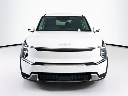 Used 2024 Kia EV9 Light Long Range image 2