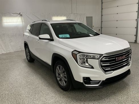 Used 2024 GMC Terrain SLT image 4