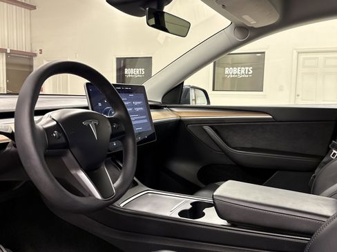 Used 2023 Tesla Model Y Long Range image 6