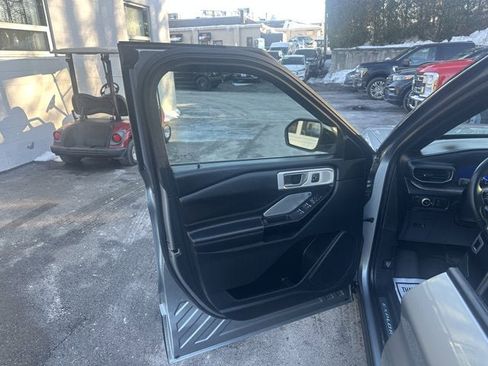 Used 2022 Ford Explorer Platinum w/ Equipment Group 601A image 15