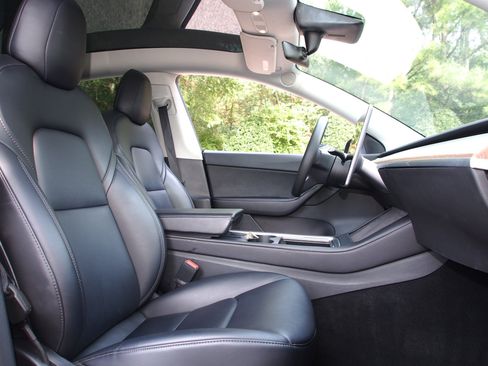 Used 2022 Tesla Model Y Performance AWD/4WD image 11