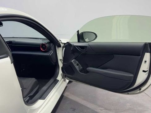 Used 2023 Toyota GR86 RWD image 9