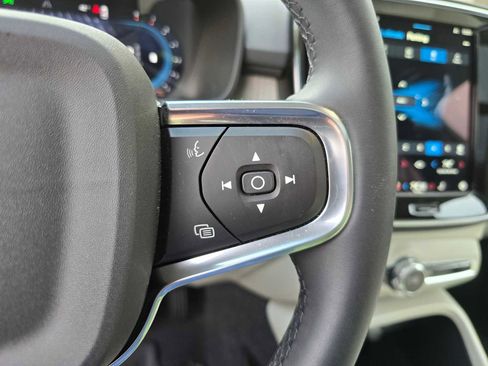 Certified 2024 Volvo XC40 B5 Ultimate w/ Climate Package image 41