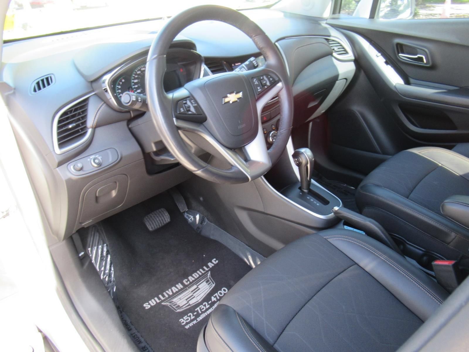 Used 2020 Chevrolet Trax LT w/ LT Convenience Package FWD image 15