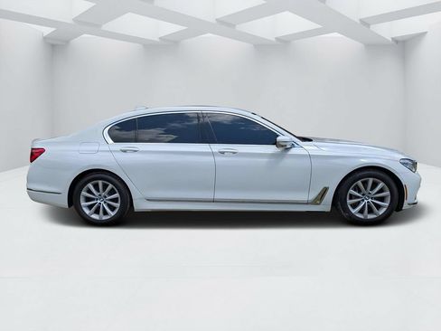 Used 2018 BMW 750i xDrive AWD/4WD image 2