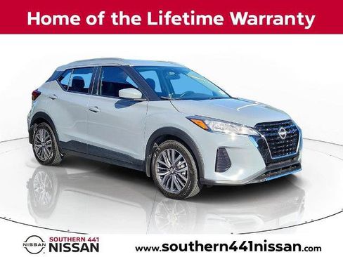 Certified 2023 Nissan Kicks SV FWD image 1