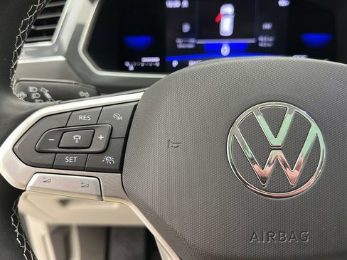 Used 2023 Volkswagen Tiguan SE AWD/4WD image 20