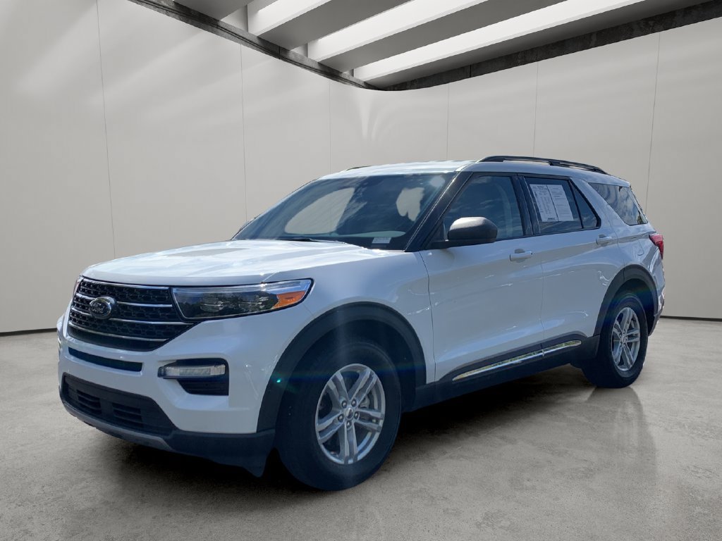 Used 2024 Ford Explorer XLT w/ Equipment Group 202A RWD image 1
