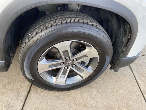 Used 2025 Honda Pilot EX-L image 32