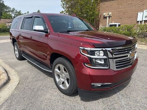 Used 2017 Chevrolet Suburban Premier image 2
