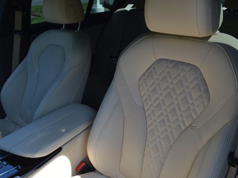 Used 2022 BMW 530i w/ Convenience Package RWD image 28