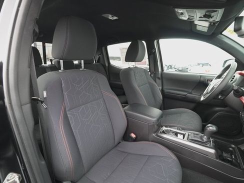 Certified 2016 Toyota Tacoma TRD Off-Road image 22