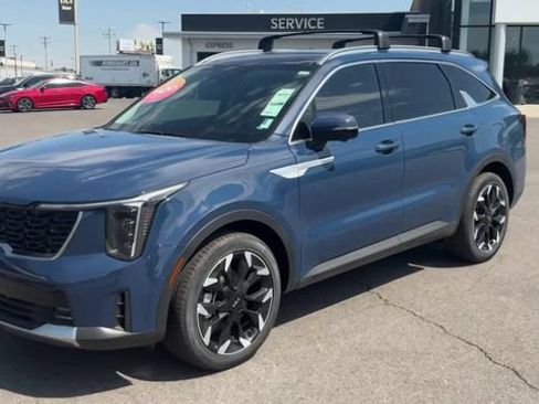 Certified 2025 Kia Sorento SX FWD image 3