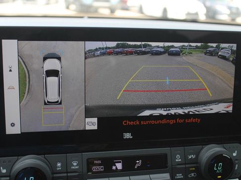 New 2026 Toyota Highlander Platinum AWD/4WD image 4