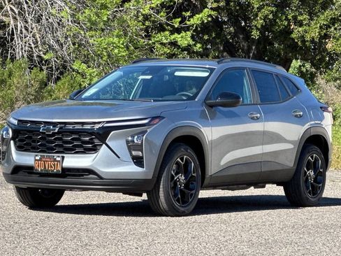 New 2026 Chevrolet Trax LT w/ Sunroof Package image 8