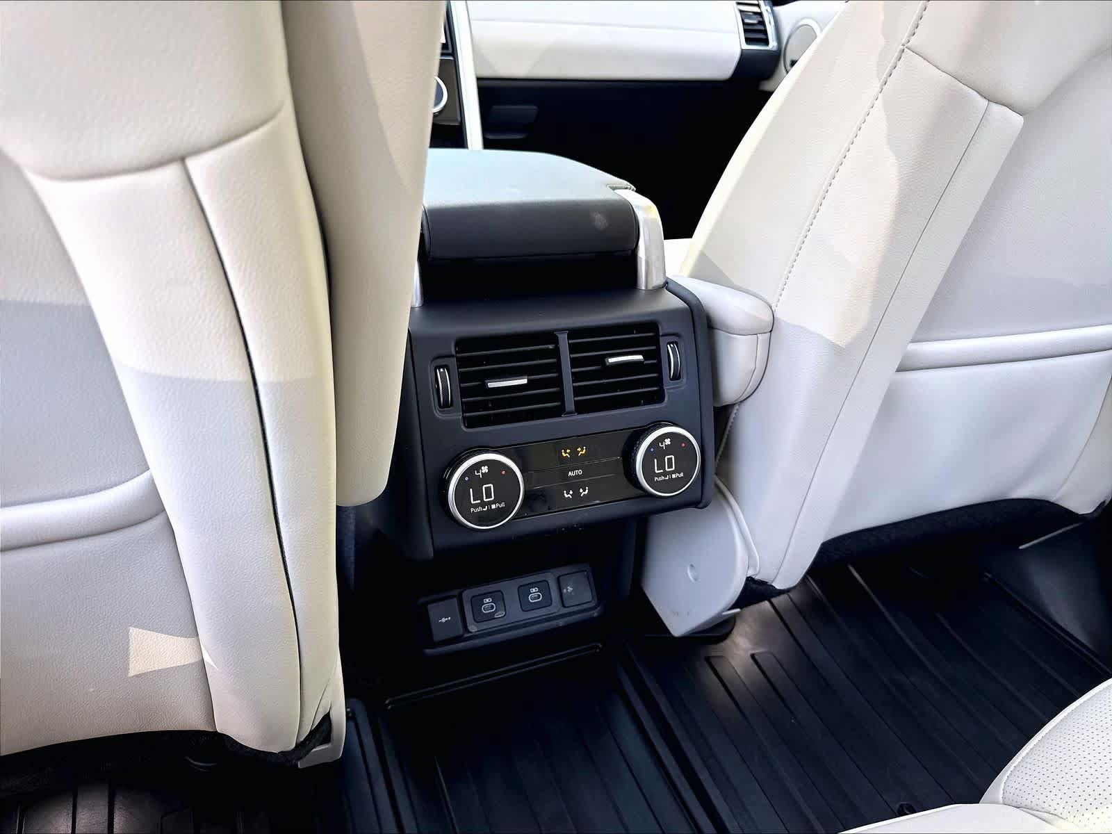 Used 2025 Land Rover Discovery S AWD/4WD image 39