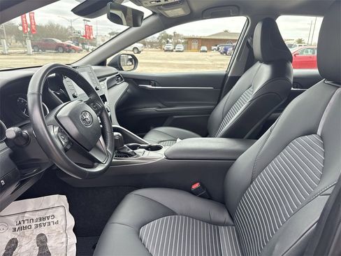 Used 2024 Toyota Camry SE image 13