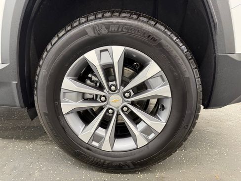 Used 2025 Chevrolet Equinox LT image 19