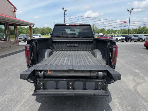 Used 2025 GMC Sierra 2500 AT4 AWD/4WD image 8