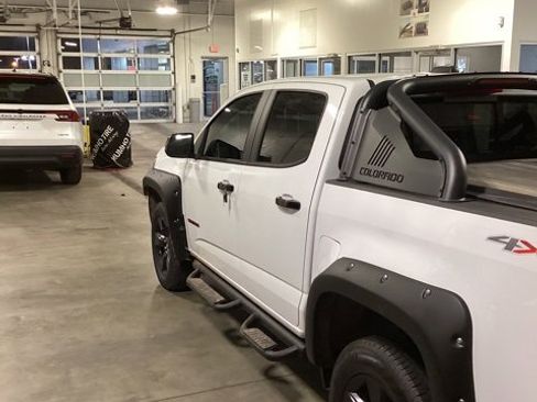 Used 2022 Chevrolet Colorado LT w/ Redline Special Edition image 11